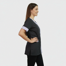 Carica l'immagine nel visualizzatore di Gallery, Camice da Lavoro Donna ,Casacca,nero profilo glicine cod: 2401