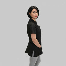 Carica l'immagine nel visualizzatore di Gallery, Camice da lavoro donna,casacca,divisa slim nero mezza manica "mod. Londinese" COD: 6909
