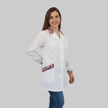 Carica l'immagine nel visualizzatore di Gallery, Camice da lavoro donna,casacca slim, "bianco inserto smile" cod: 1313