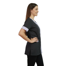 Carica l'immagine nel visualizzatore di Gallery, Camice da Lavoro Donna ,Casacca,nero profilo glicine cod: 2401
