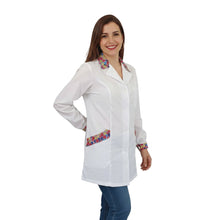 Carica l'immagine nel visualizzatore di Gallery, Camice da lavoro donna,casacca slim, "bianco inserto smile" cod: 1313
