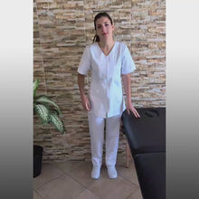 Carica e avvia il video nel visualizzatore di galleria, Divisa da lavoro,infermiera,oss, donna con zip bianco cod: 8279
