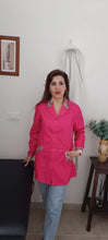Carica l&#39;immagine nel visualizzatore di Gallery, Camice da lavoro donna,casacca slim, &quot;fuchsia inserto smile&quot; cod: 13121
