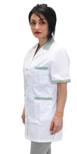 Carica l&#39;immagine nel visualizzatore di Gallery, camice da lavoro,casacca donna bianco profilo verde MM corto cod: 7241
