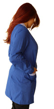 Carica l&#39;immagine nel visualizzatore di Gallery, camice da lavoro,casacca donna corto ml &quot;blu royal&quot; con profilo cod: 6923

