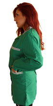 Carica l&#39;immagine nel visualizzatore di Gallery, Camice da lavoro donna,casacca verde con profilo ML cod: 7722
