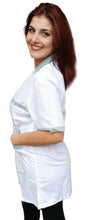 Carica l&#39;immagine nel visualizzatore di Gallery, camice da lavoro,casacca donna bianco profilo verde MM corto cod: 7241

